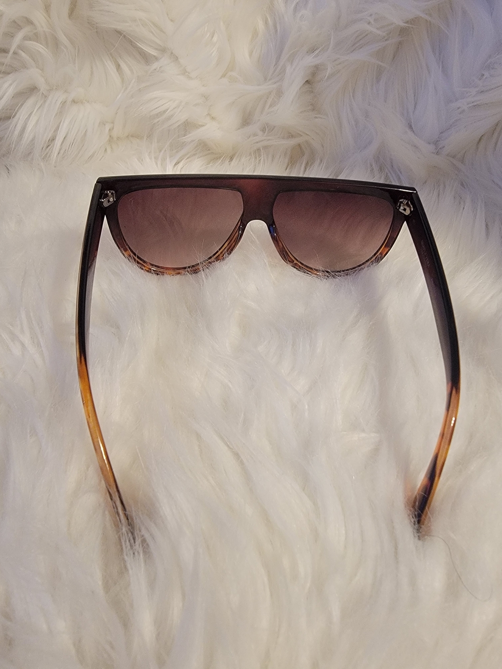 Tortoiseshell Sunglasses - Classic Brown Simply Vera - Picture 2 of 5